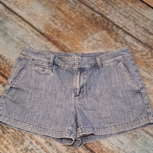 LOFT Denim Blue Women's Jean Shorts. Excellent Condition Size 6 - Picture 1 of 7
